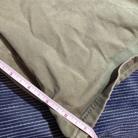 Levi’s 550 Shorts Womens 16 Relaxed Fit Green Utility Y2K Cargo Boho Core OG - Picture 6 of 7